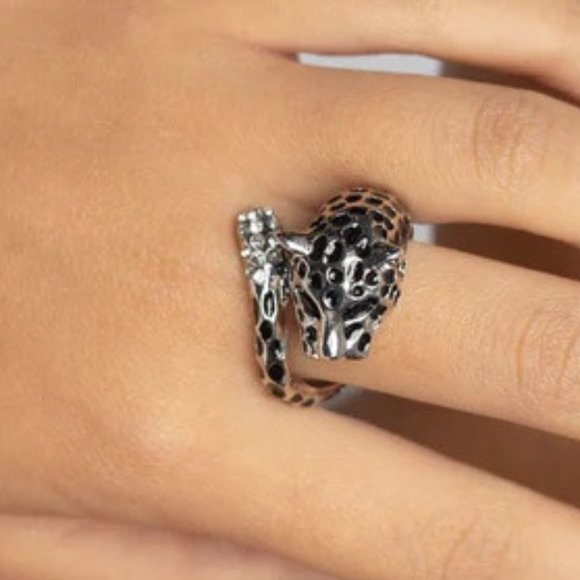 LOVISA LEOPARD SILVER/BLACK ENAMEL CLEAR & BLACK CRYSTALS RING SZ 8**NEW! - Picture 3 of 4
